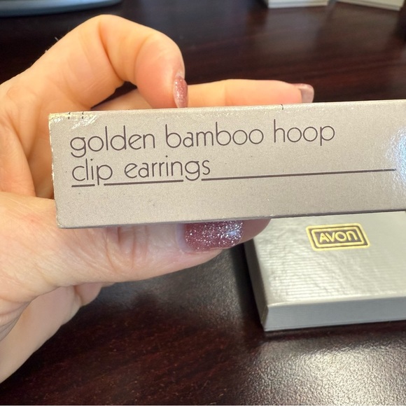 Avon “Golden Bamboo” Goldtone Hoop clip Earrings NIB 1985 - Picture 3 of 4
